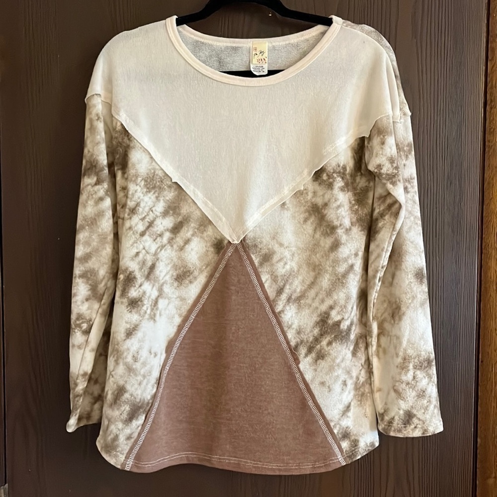 7th Ray long sleeved cream and brown top. Size Medium